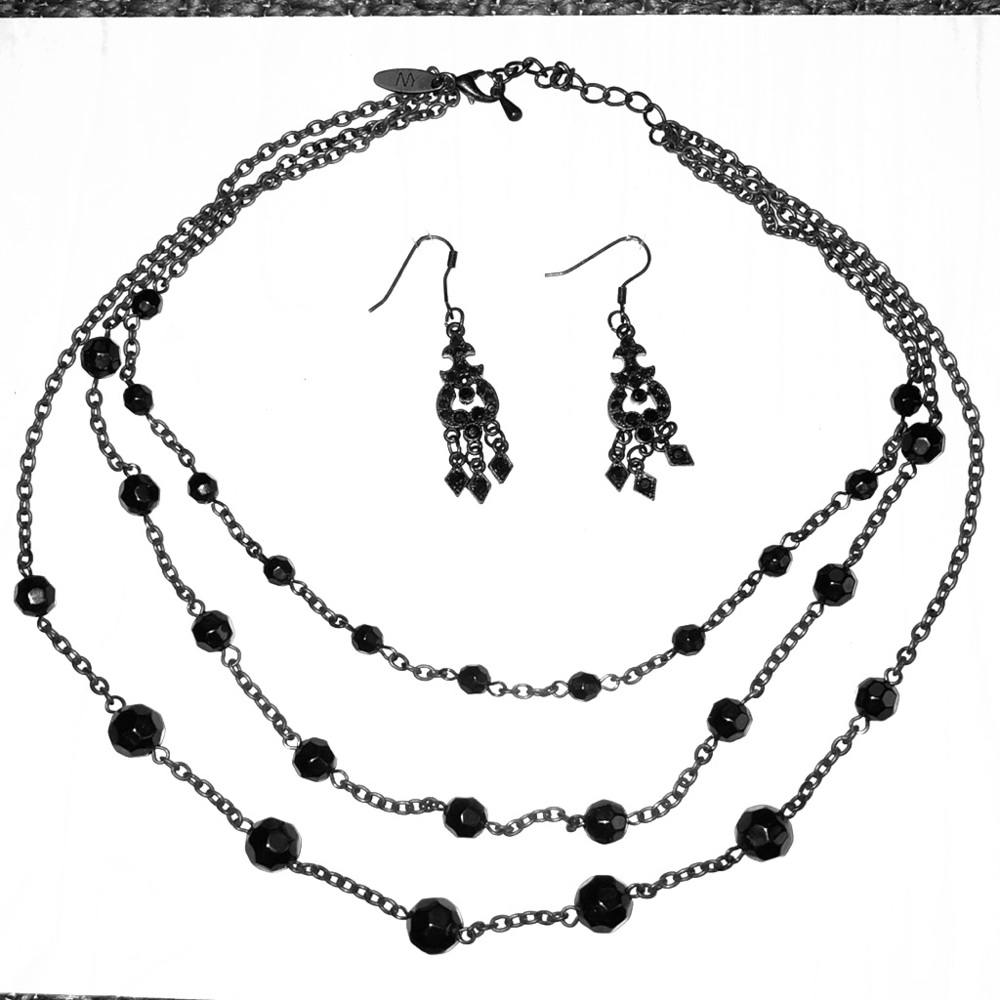 2-piece black jewelry set